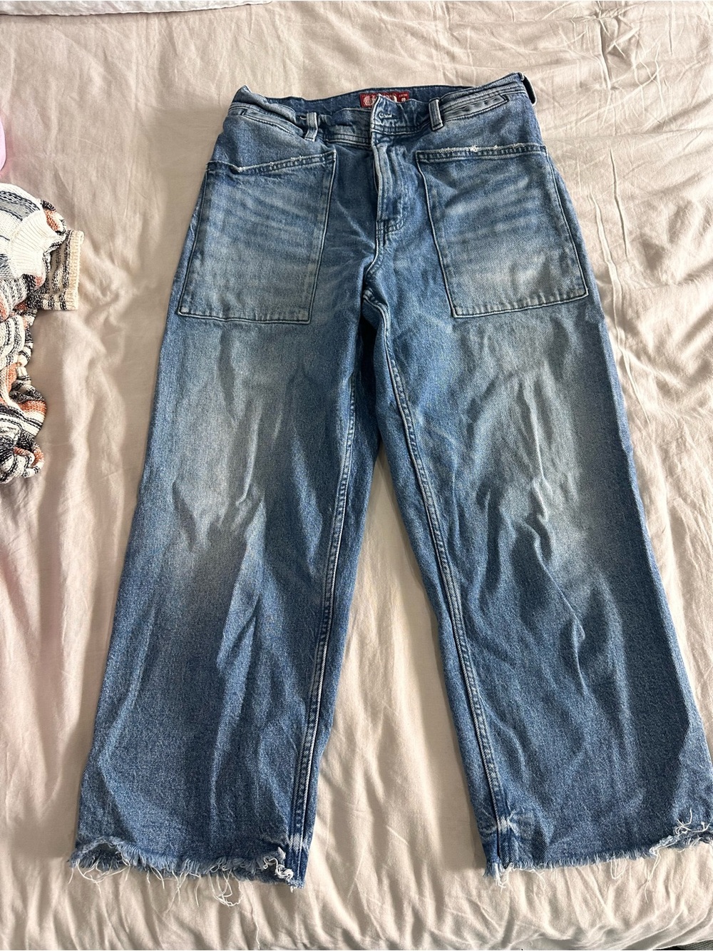 Lucky Brand women’s Light Blue Boyfriend Patch Pocket Cripped Jeans
